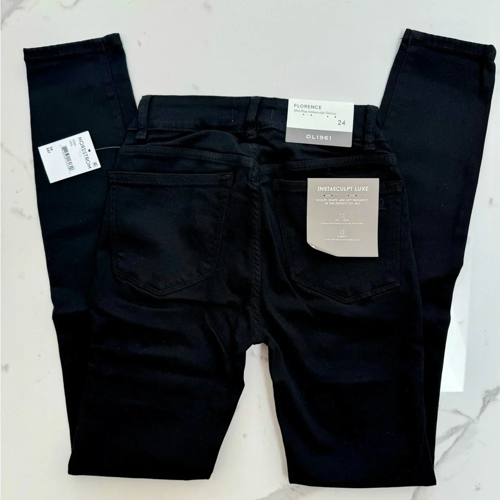 NWT- DL1961 Women Skinny Jeans - Soft & luxurious!